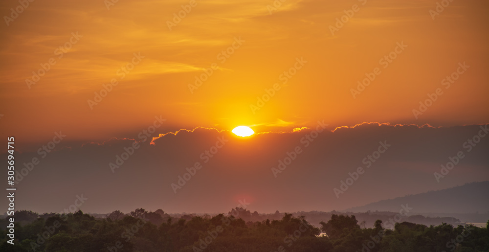 Fototapeta premium Scenic View Of Dramatic Sky During Sunset 