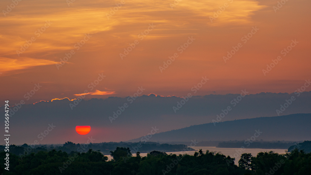Obraz premium Scenic View Of Dramatic Sky During Sunset 