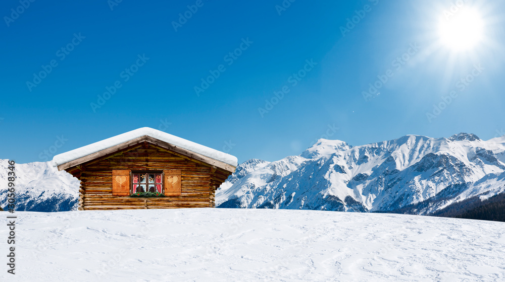 Schihütte in den Alpen