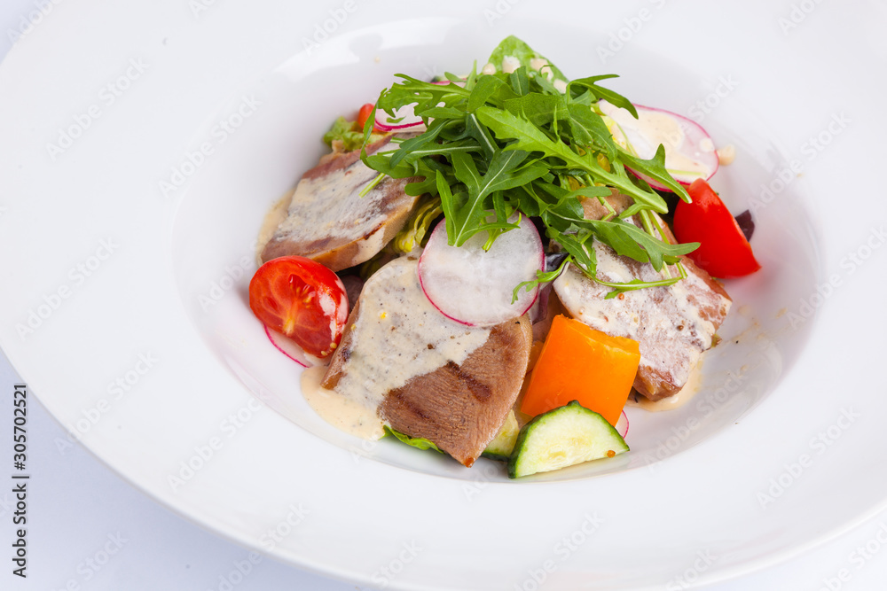 beef salad with greens and vegetables beef salad with greens and vegetables