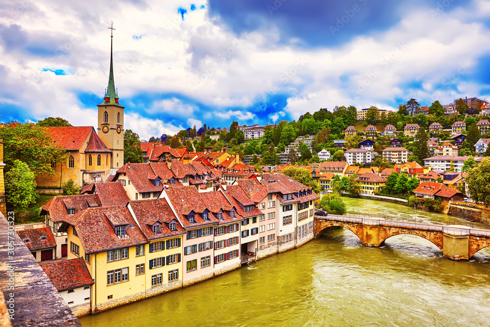 Φωτογραφία Historical Old Town of Bern city, tiled roofs, bridges over Aare river and churc