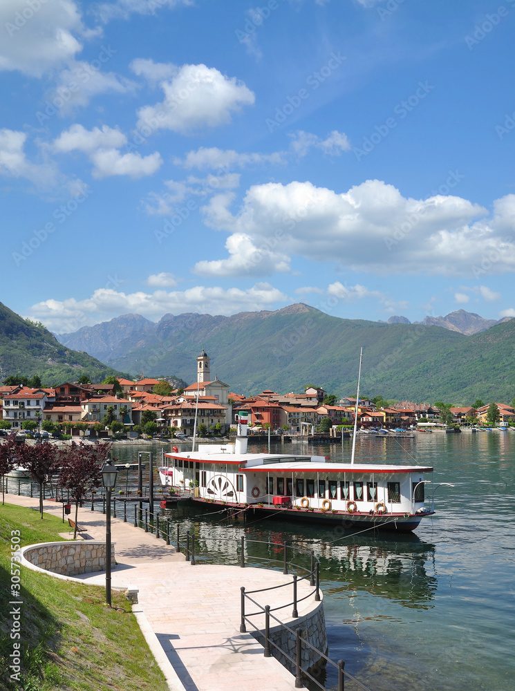 Naklejka premium an der Seepromenade im Urlaubsort Baveno am Lago Maggiore,Piemont,Italien