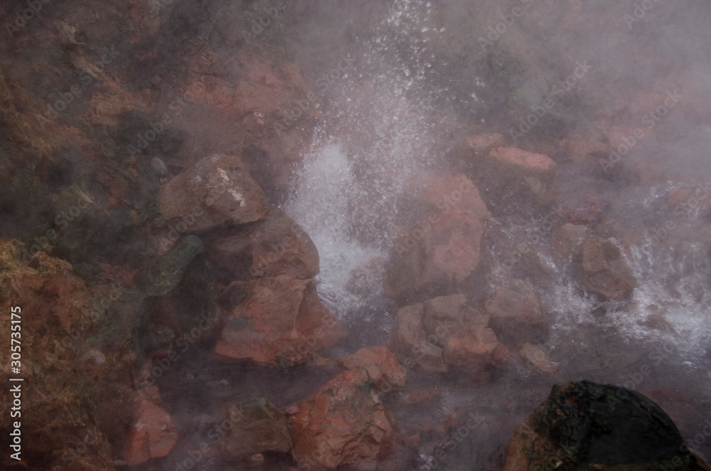 Obraz premium Clean geothermal energy escaped by geysers from the bowels of the earth