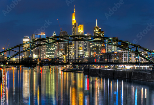 Blick auf die Skyline von Frankfurt am Main bei Nacht © Frank Wagner