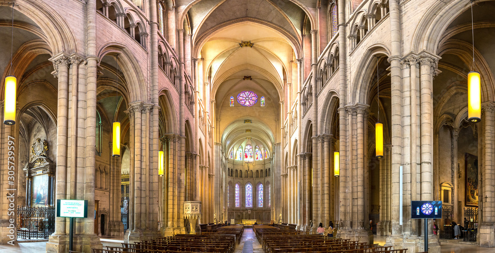 Naklejka premium Interiors of Lyon Cathedral