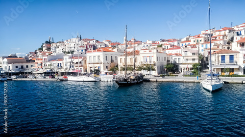 Obraz na płótnie Greek islands, Poros, beautiful harbour w salonie