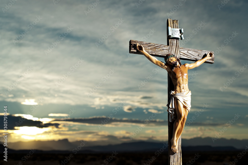A small statue of Jesus Christ on the Cross - obrazy, fototapety, plakaty 