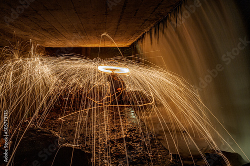 Steelwhool sparks under sluice gates