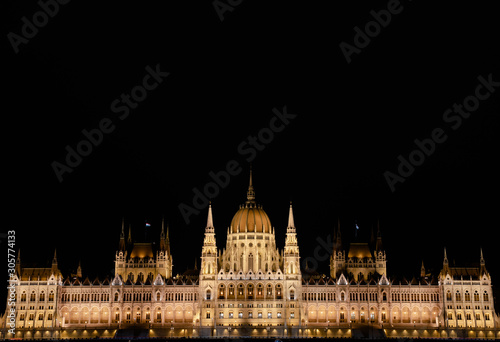 parlamento de noche