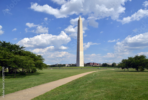 Washington Monument with green field, Washington DC, USA