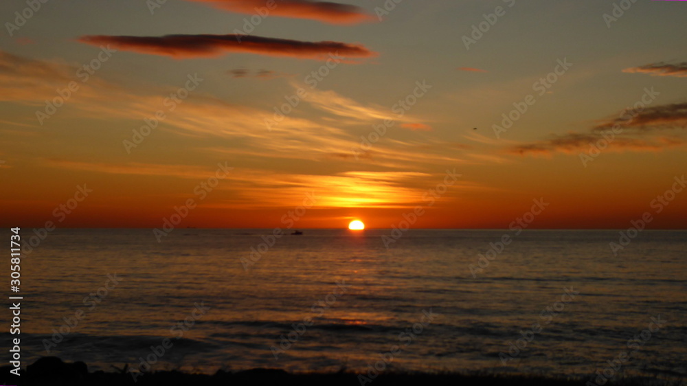 Die Sonne geht auf am Strand von Mojacar, Spanien