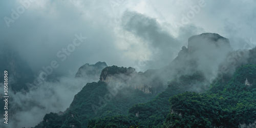 Obraz na płótnie Tianmen mountains covered in early morning fog w salonie