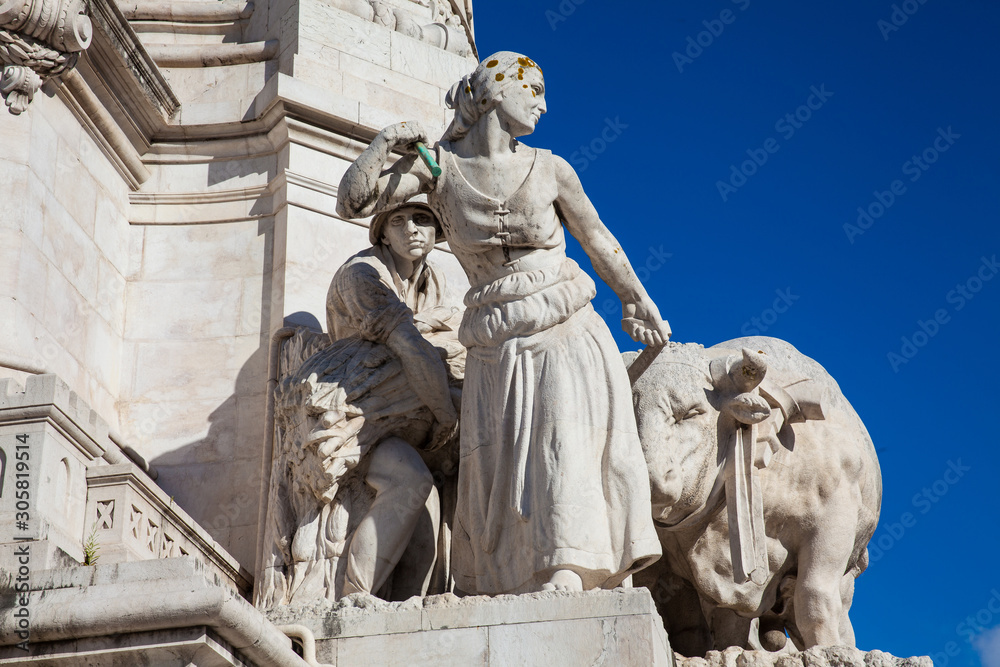 Obraz premium Detail of the monument to the Marquis of Pombal located at an important roundabout in the city of Lisbon in Portugal