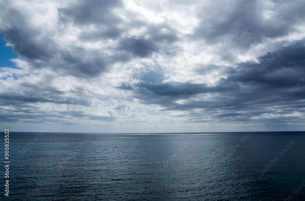Fototapeta premium Traumhafte Wolkenstimmung mit Meerblick 