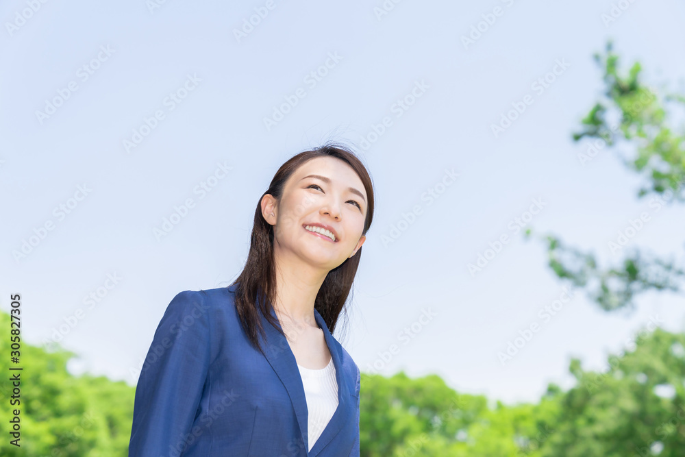 笑顔の女性　ビジネス