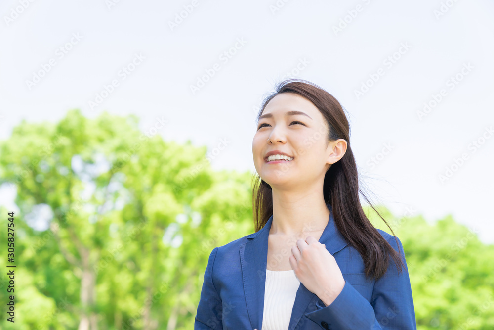笑顔の女性　ビジネス