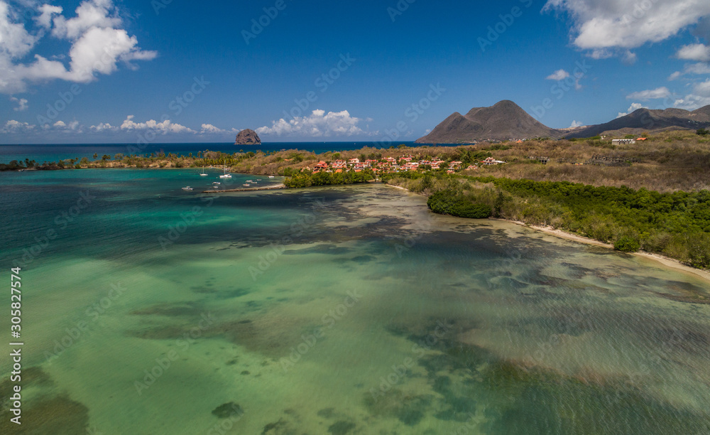 Vue aérienne de la baie du Diamant, en Martinique