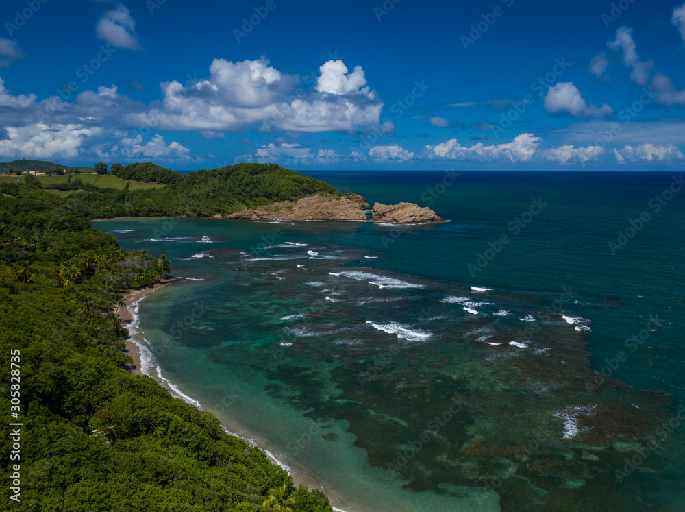 Vue aérienne de l'Anse Azérot en Martinique