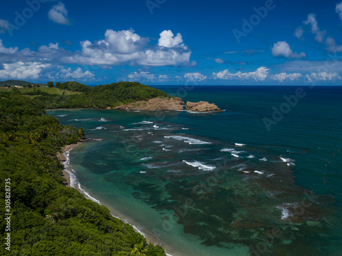 Vue aérienne de l'Anse Azérot en Martinique