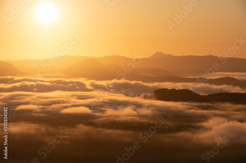 雲海の広がる朝の美幌峠