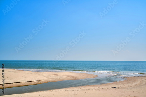 Peaceful coast on a beautiful day   © oatharts