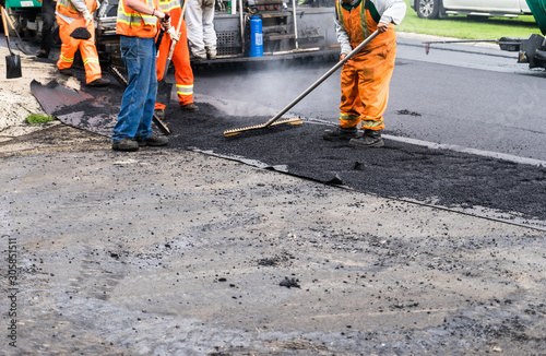 Putting temporary transition layer of asphalt on the edge of new asphalt and