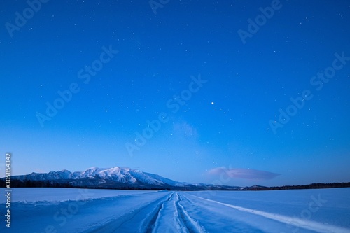 大雪山 ブルーアワーの星空