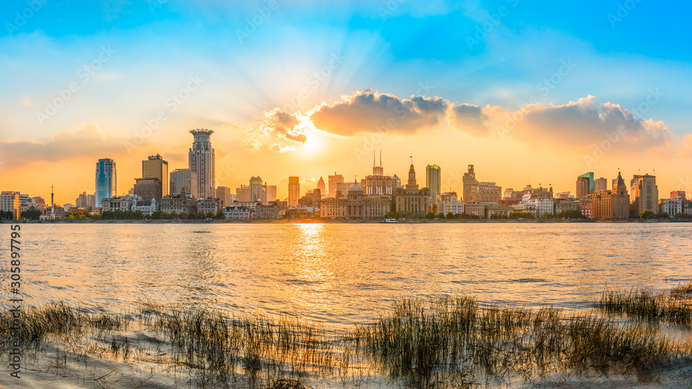 Fototapeta premium City skyline and sunset beautiful sky in Shanghai