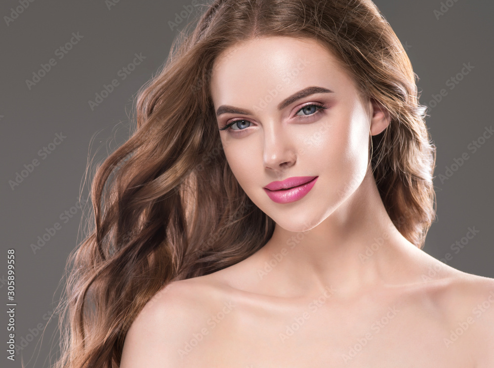 Naklejka premium Beautiful woman face long brunette hairstyle 