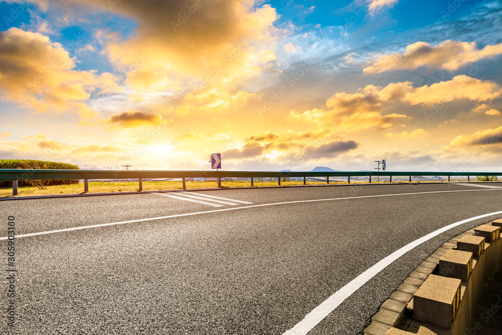Fototapeta premium Asphalt road and beautiful sky at sunset