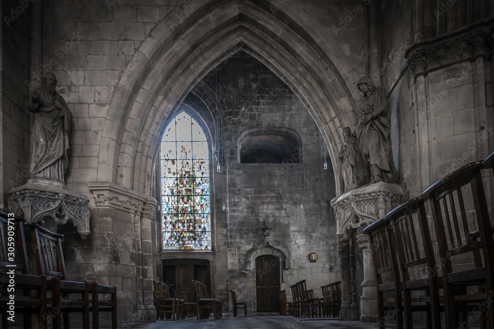 Architecture and grandeur of Cathedrals and Temples in France