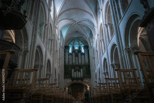 Architektura i wspaniałość katedr i świątyń we Francji
