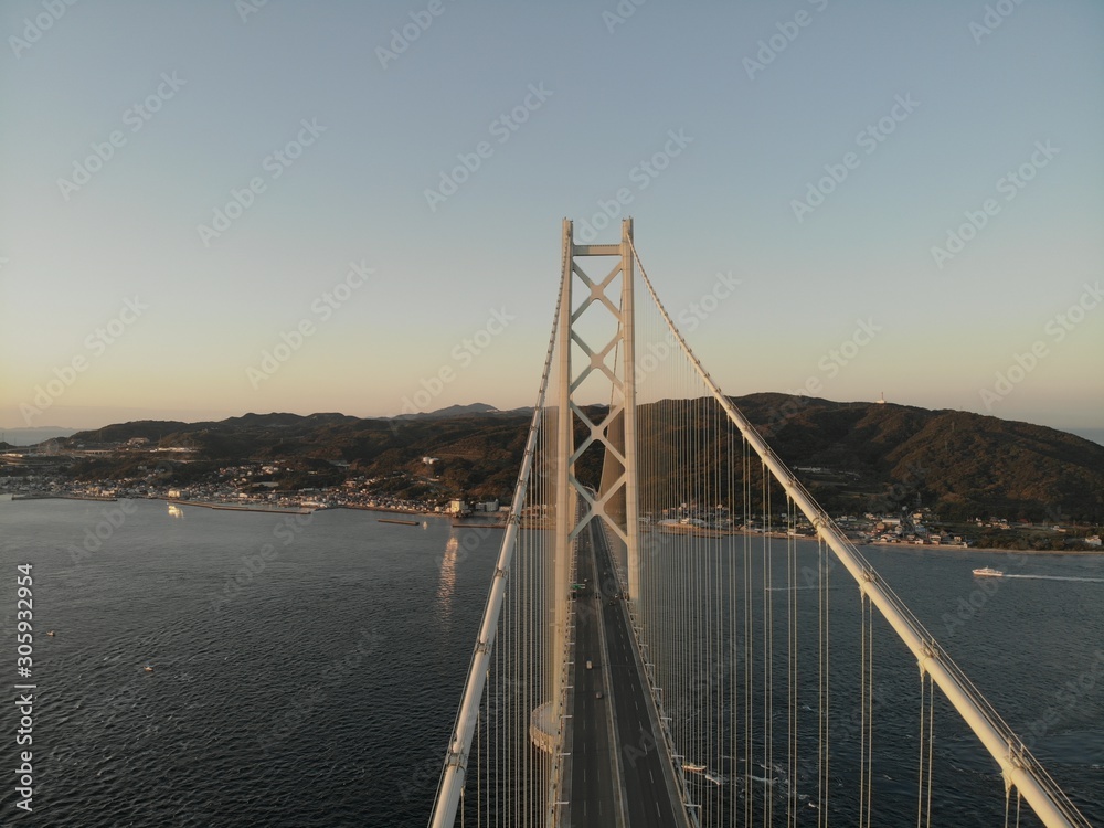 Obraz premium Suspension bridge over sea