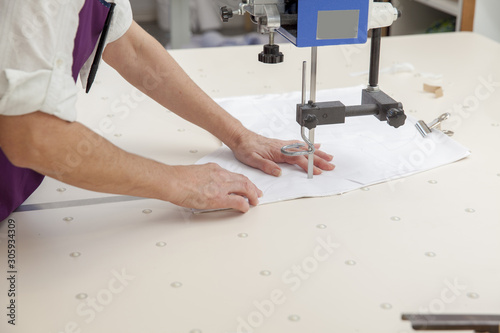 cuts material with textile knife