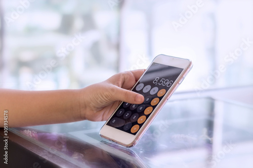 Someone use the mobile phone to calculate