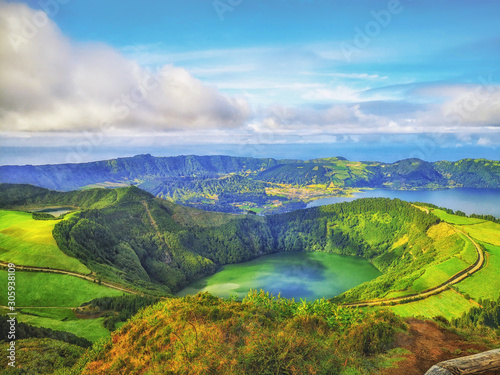 Lagoa Verde Azoren Kraterseen Sete Cidades Azoren The Blue and Green Lake Azores Abenteuerinseln Natur