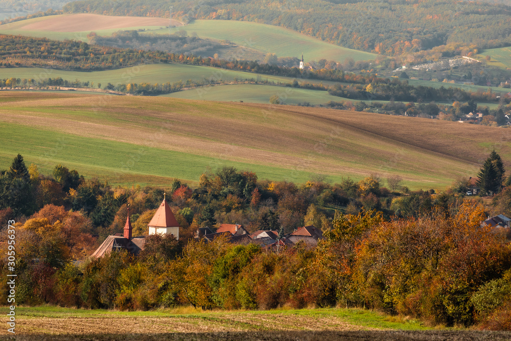 Obraz premium Moravian fields in autumn time. Rolling fileds in Czech Republic near Brno.