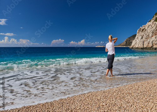 Fototapeta Naklejka Na Ścianę i Meble -  woman on the beach