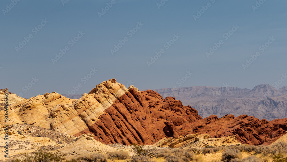 Fototapeta premium Multi coloured sandstone rock formations in the Valley of Fire State Park, Nevada