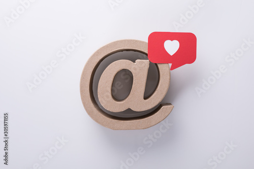 show heart icon social media.