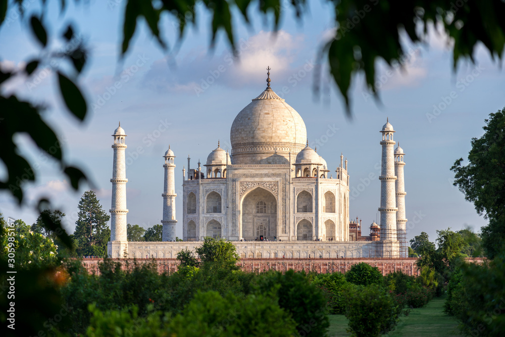 Obraz premium Taj Mahal during sunset, in Agra , Uttar Pradesh, India