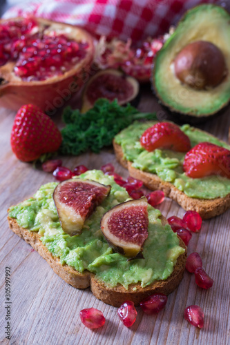 avocado and red fruit toasts from the vegan or vegetarian diet
