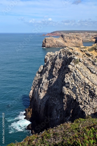 Acantilados junto al faro del cabo de San Vicente, Sagres (Algarve, Portugal). photo