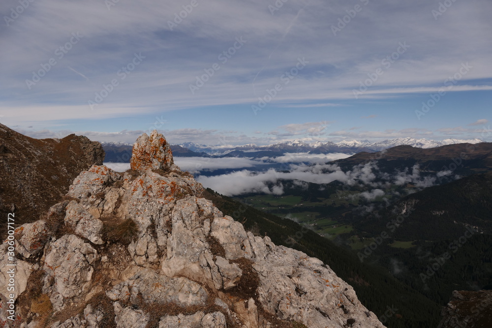 Naklejka premium rocks and blue sky