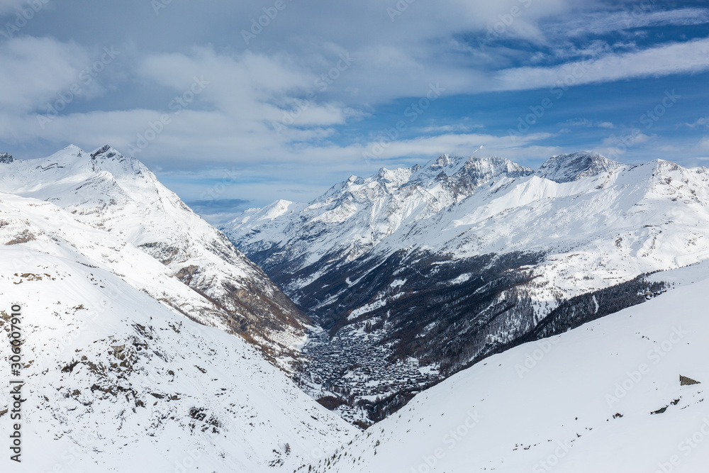 Fototapeta premium Zermatt von oben mit Dom und Täschhorn