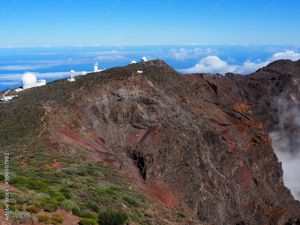 Obraz premium Observatories in the Roque de Los Muchachos crater in La Palma, Canary Islands