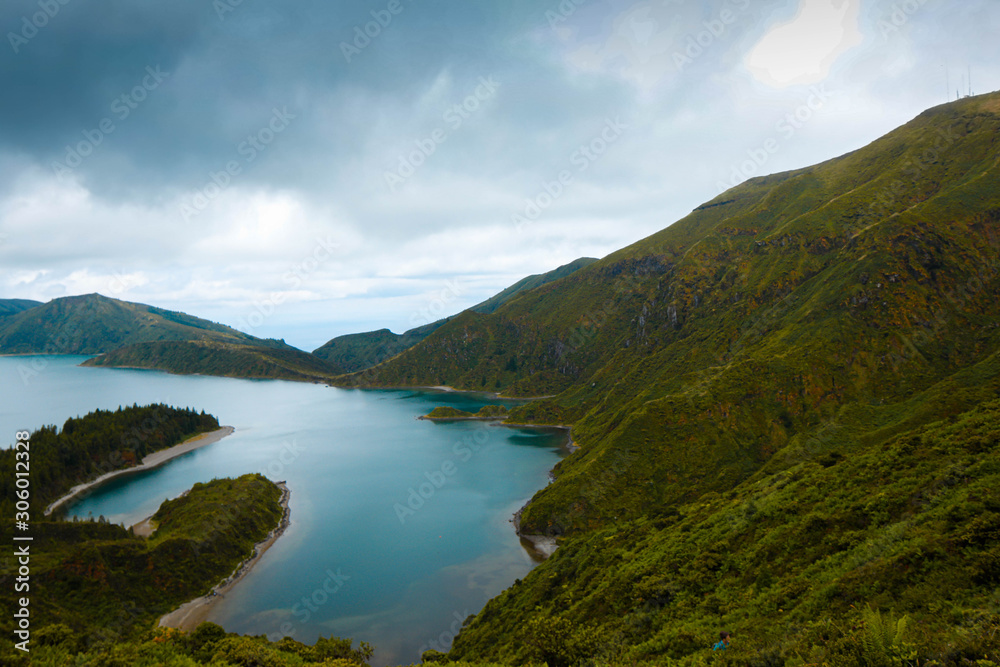 Obraz premium lake in the mountains