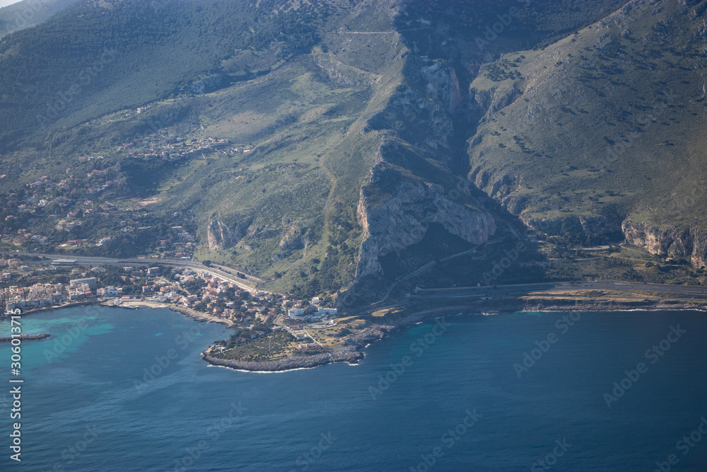 Obraz premium Veduta aerea della costa siciliana