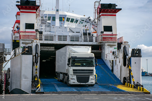 Camion embarcando en un ferry photo