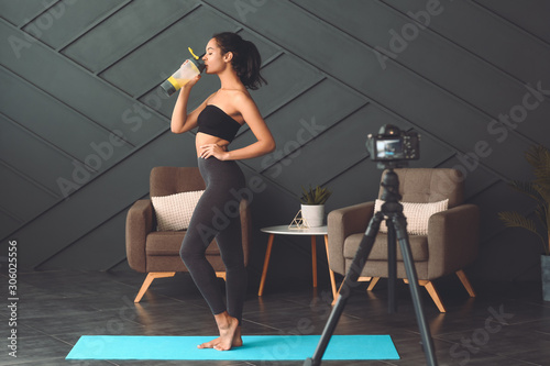 African-American blogger re...